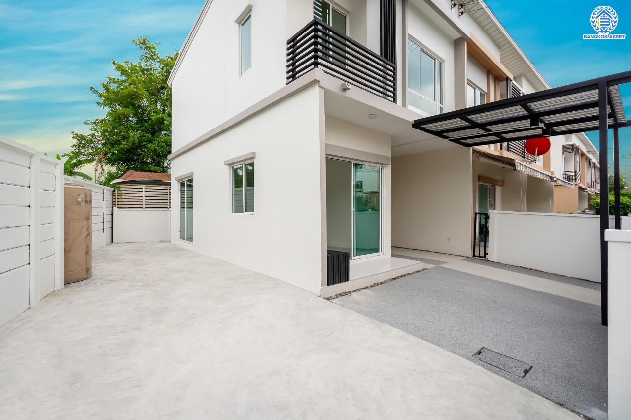 บ้านมือสองตกแต่งใหม่ ม.พลีโน่ ปิ่นเกล้า-ราชพฤกษ์ ทาวน์เฮ้าส์ 2 ชั้นหลังมุม เนื้อที่ 29.2 ตร.ว. ฟังก์ชันจัดเต็ม 3 ห้องนอน 2 ห้องน้ำ จอดรถได้ 1 คัน พร้อมพื้นที่ใช้สอย 148 ตร.ม. การเดินทางสะดวก ใกล้วงเวียนพระรามห้า, The Walk และจุดขึ้นทางด่วน "ศรีรัช"